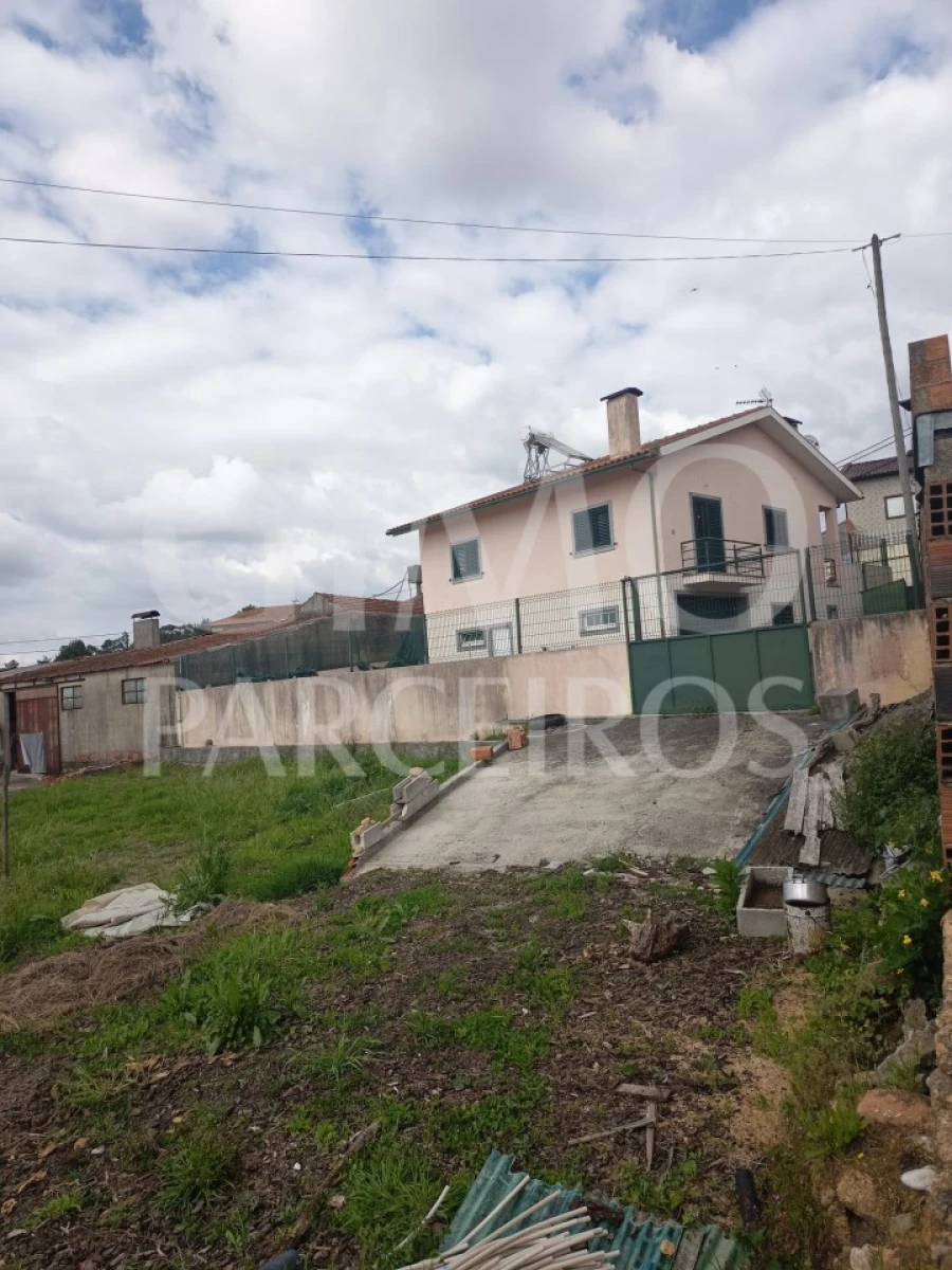 Moradia T3 para Venda em Oiã Foto 22