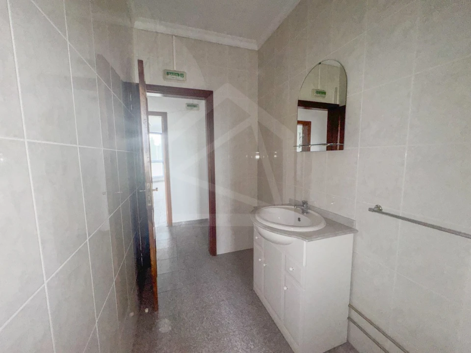 Armazém para Venda em Mangualde, Mesquitela e Cunha Alta Foto 8