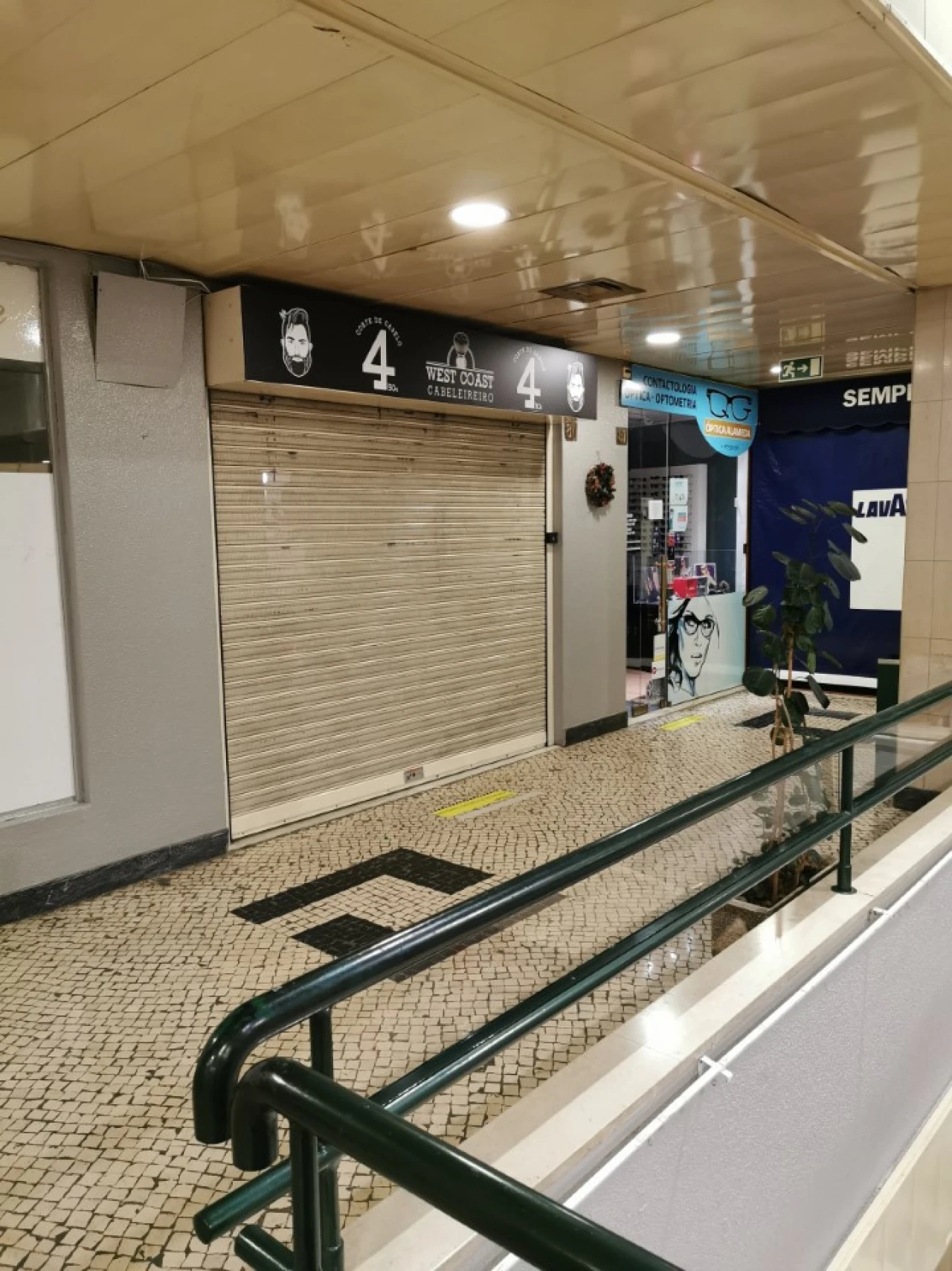 Loja para Arrendamento em Lumiar Foto 7