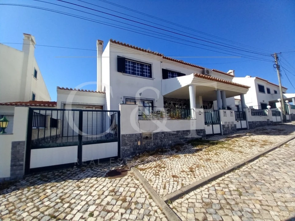 Moradia T4 para Venda em Santo Isidoro Foto 7