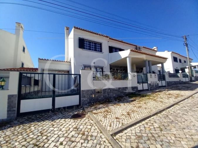 Moradia T4 para Venda em Santo Isidoro Foto 7