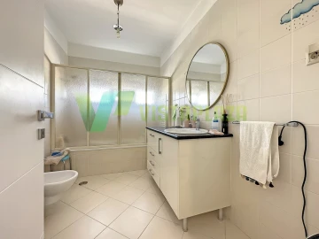Moradia T4 para Venda em Estômbar e Parchal