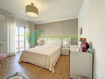 Moradia T4 para Venda em Estômbar e Parchal