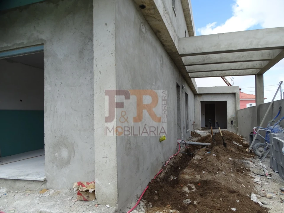 Moradia T2 para Venda em Fernao Ferro Foto 34