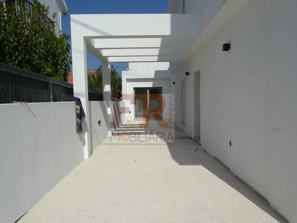 Moradia T2 para Venda em Fernao Ferro Foto 2