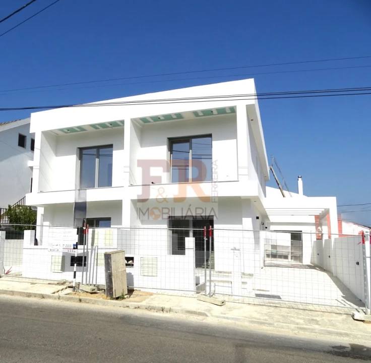 Moradia T2 para Venda em Fernao Ferro Foto 4