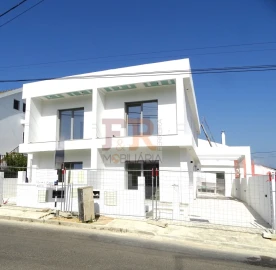 Moradia T2 para Venda em Fernao Ferro
