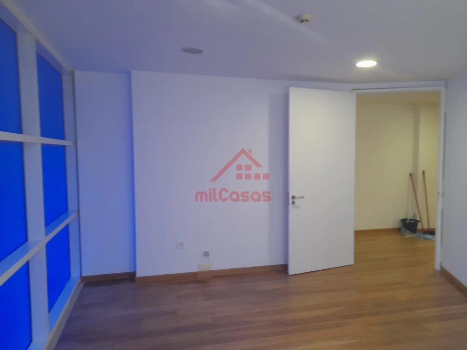 Escritório para Venda em Algés, Linda-A-Velha e Cruz Quebrada-Dafundo Foto 6