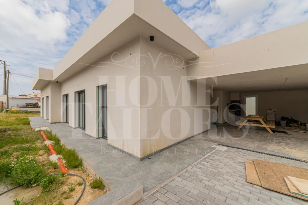 Moradia T4 para Venda em Santo Isidoro Foto 1
