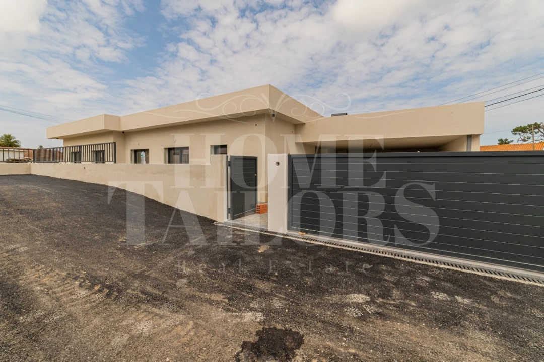 Moradia T4 para Venda em Santo Isidoro Foto 2