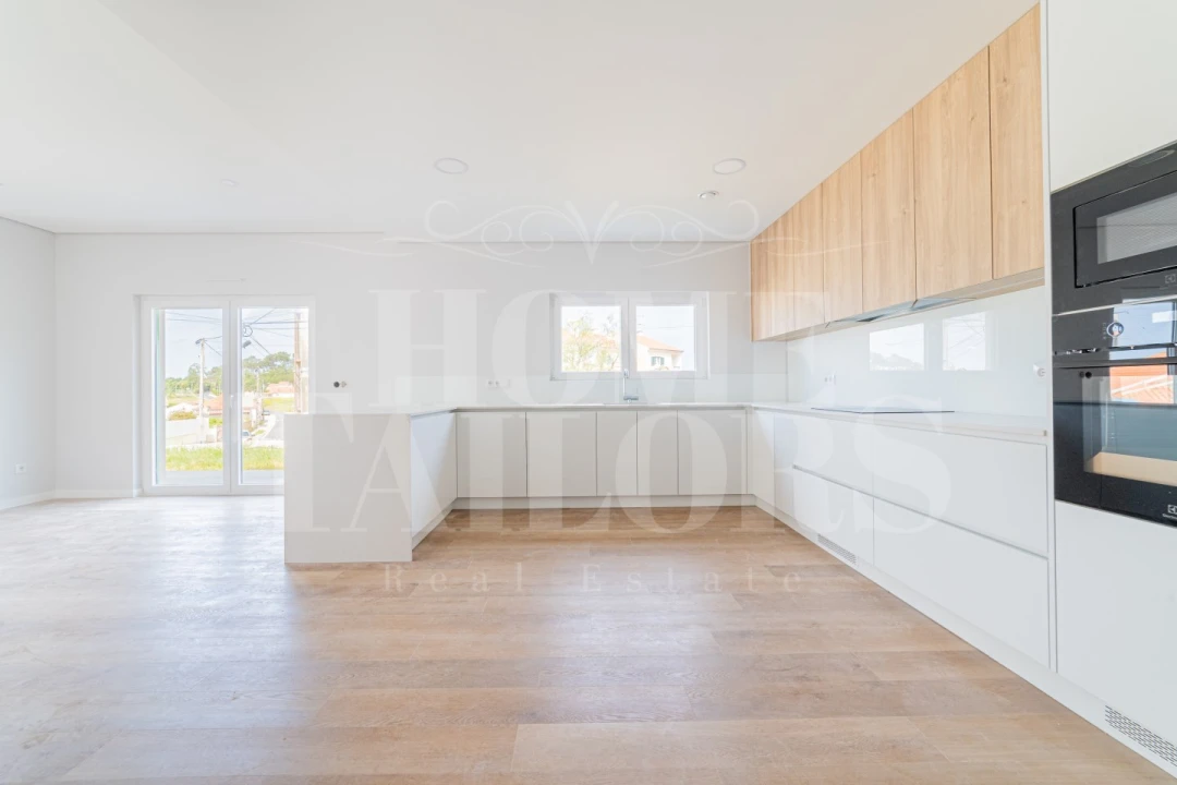 Moradia T4 para Venda em Santo Isidoro Foto 7