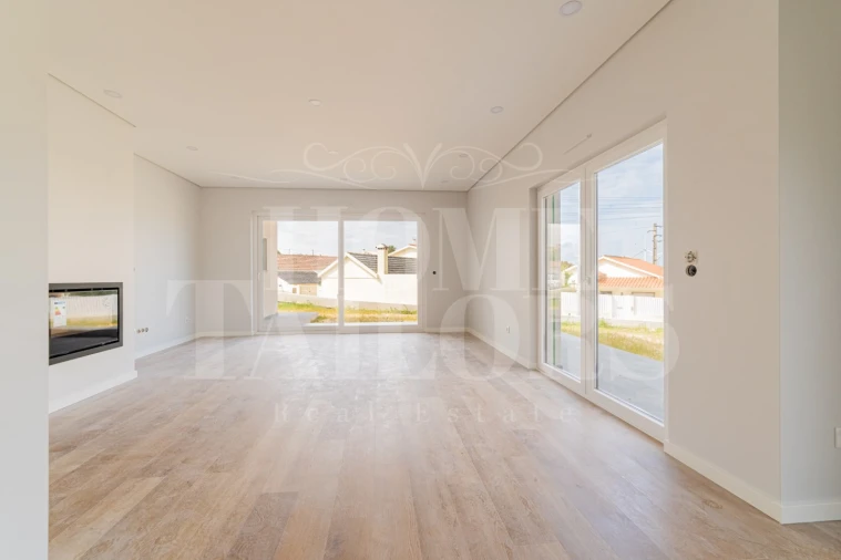 Moradia T4 para Venda em Santo Isidoro Foto 9