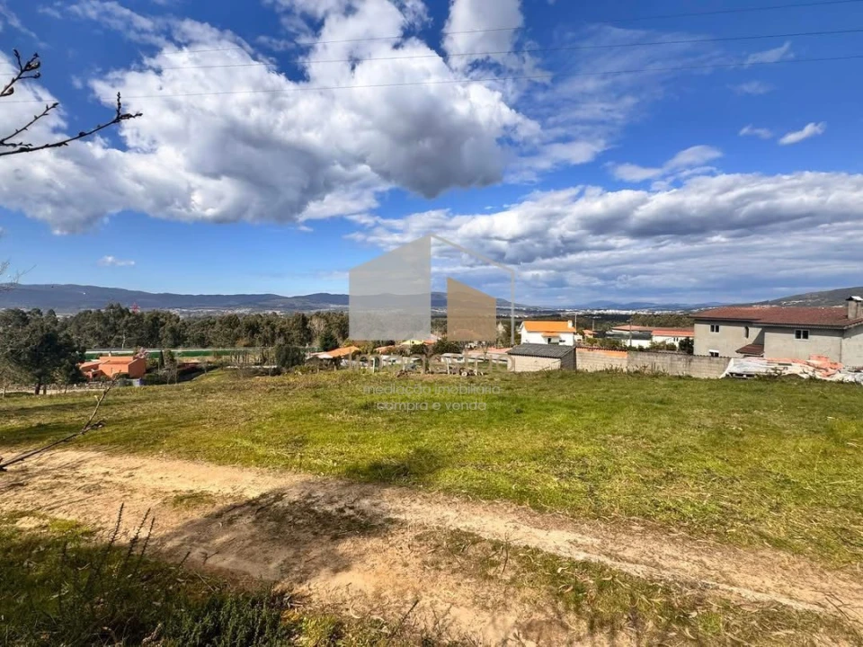 Terreno para Venda em Cornes Foto 2