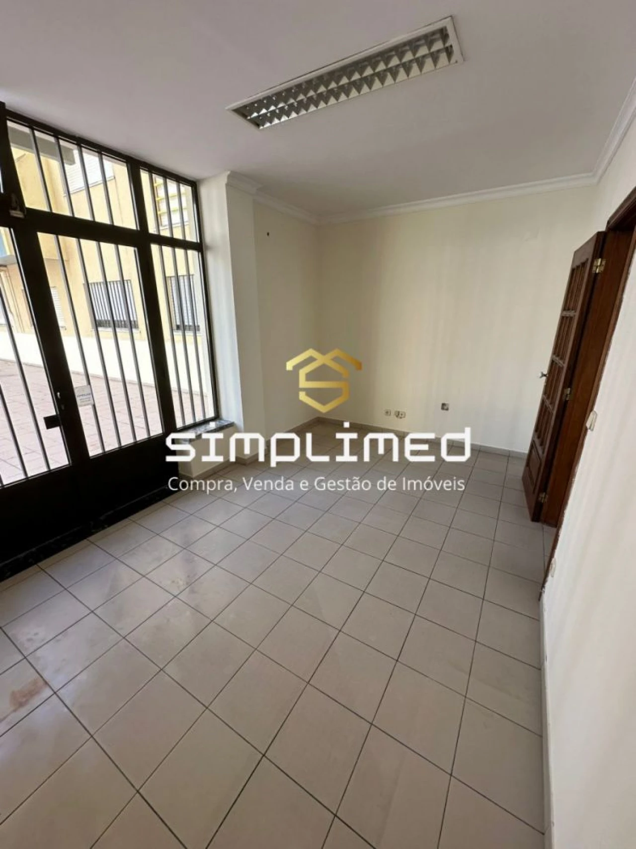 Loja para Venda em Buarcos Foto 1