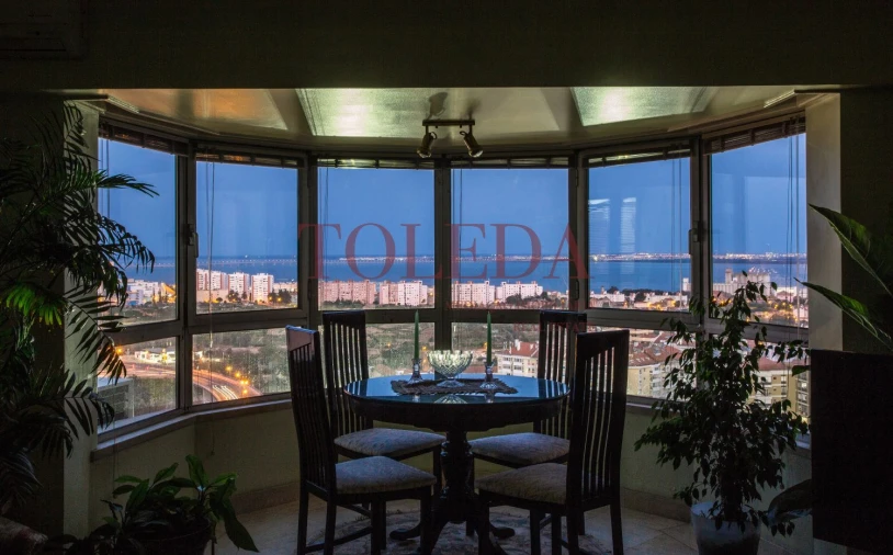 Apartamento T3 para Venda em Areeiro Foto 2