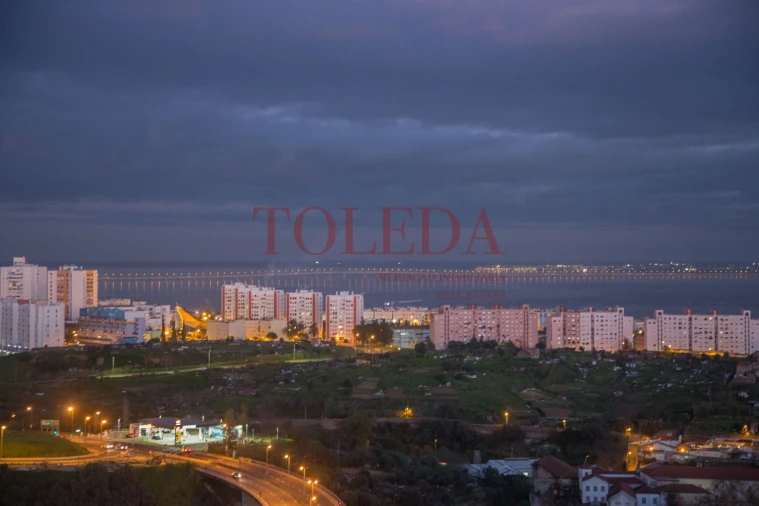 Apartamento T3 para Venda em Areeiro Foto 3