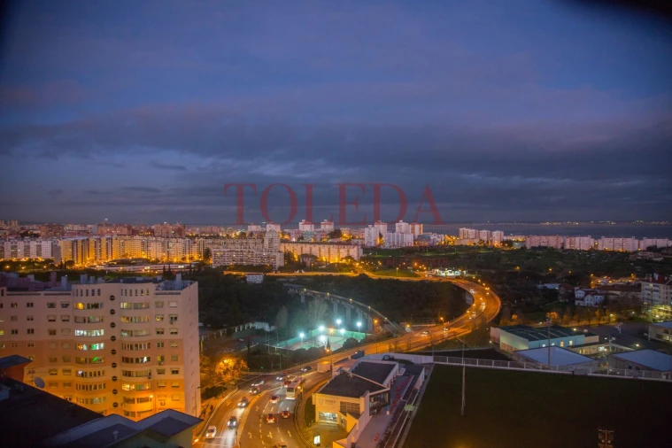 Apartamento T3 para Venda em Areeiro Foto 5