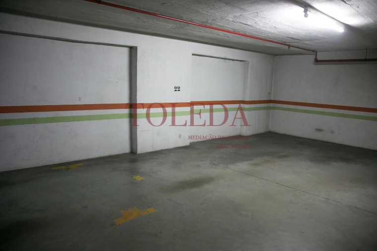 Apartamento T3 para Venda em Areeiro Foto 32