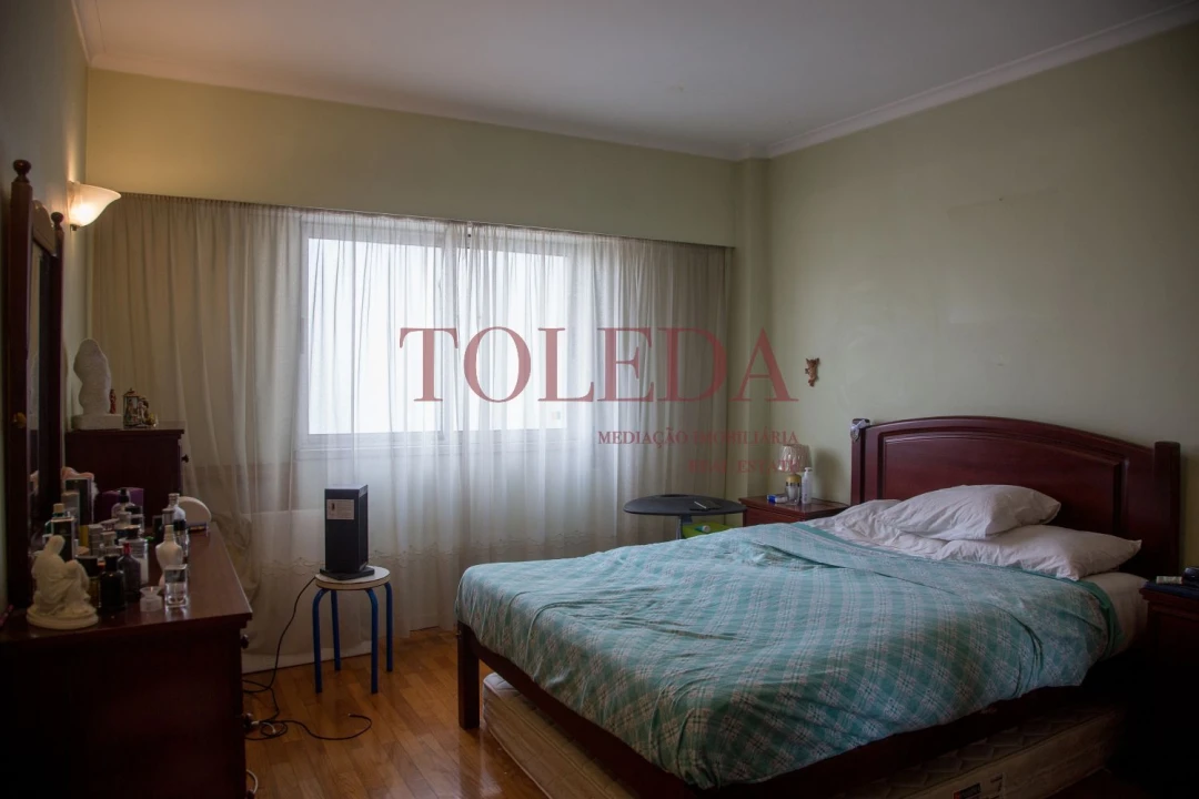 Apartamento T3 para Venda em Areeiro Foto 16