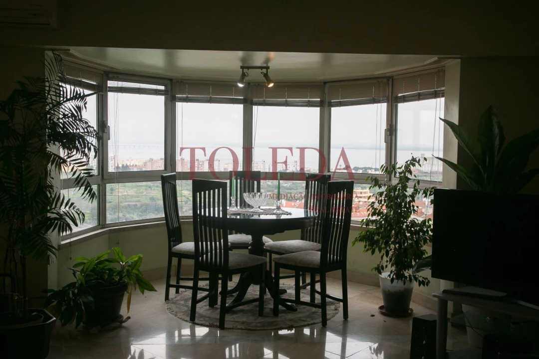 Apartamento T3 para Venda em Areeiro Foto 38