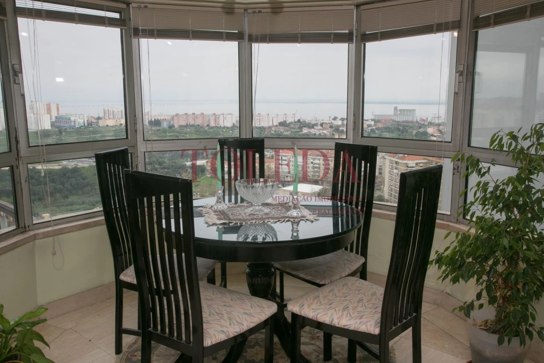 Apartamento T3 para Venda em Areeiro Foto 39