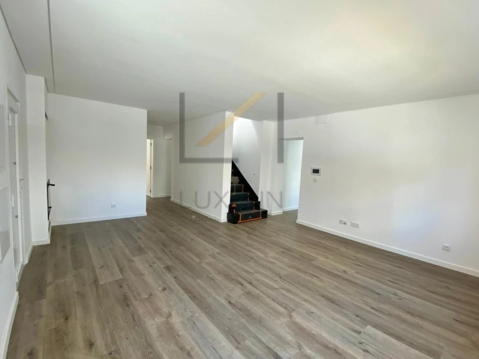 Moradia T4 para Venda em Agualva e Mira-Sintra Foto 37