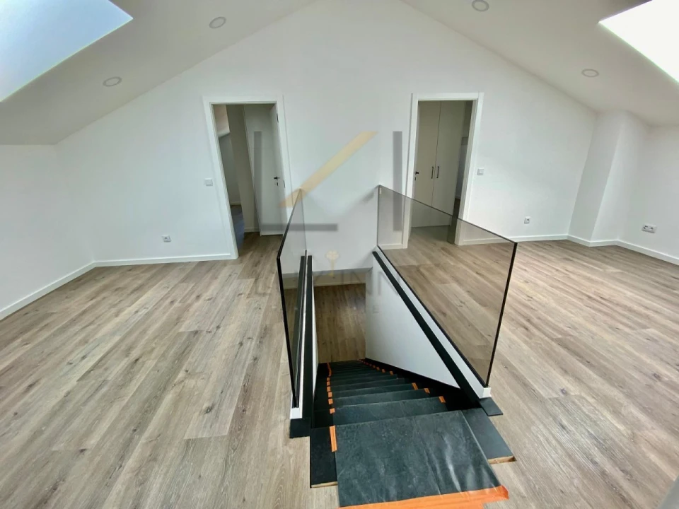 Moradia T4 para Venda em Agualva e Mira-Sintra Foto 47