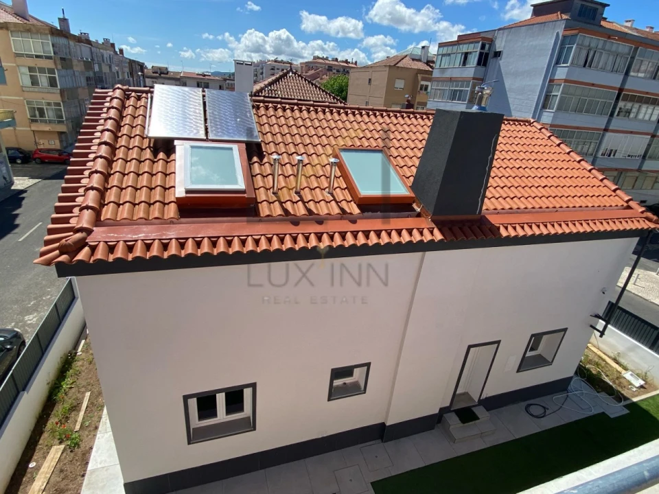 Moradia T4 para Venda em Agualva e Mira-Sintra Foto 1