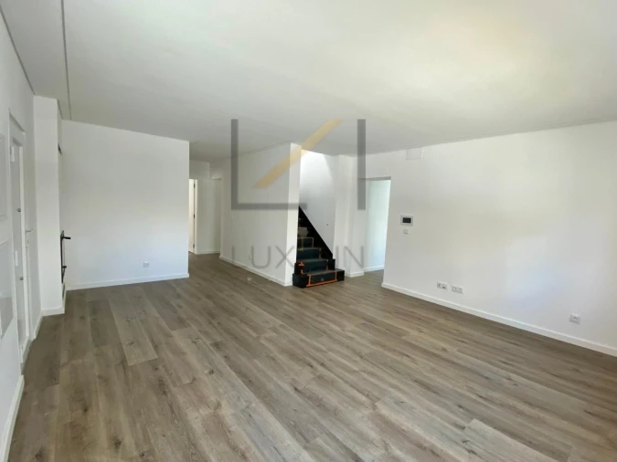 Moradia T4 para Venda em Agualva e Mira-Sintra Foto 37