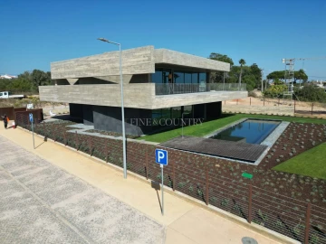 Moradia T4 para Venda em Lagos (São Sebastião e Santa Maria)