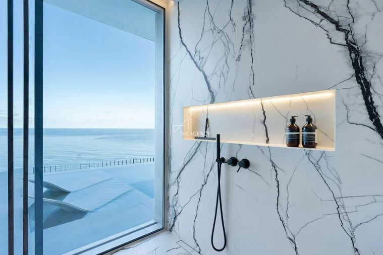 Apartamento T4 para Venda em Arco da Calheta Foto 18