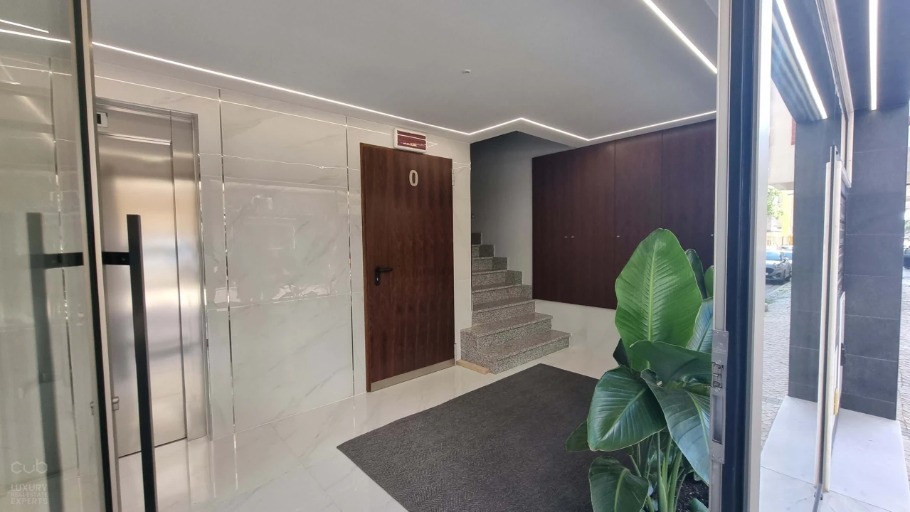 Apartamento T5 para Venda em Costa da Caparica Foto 19