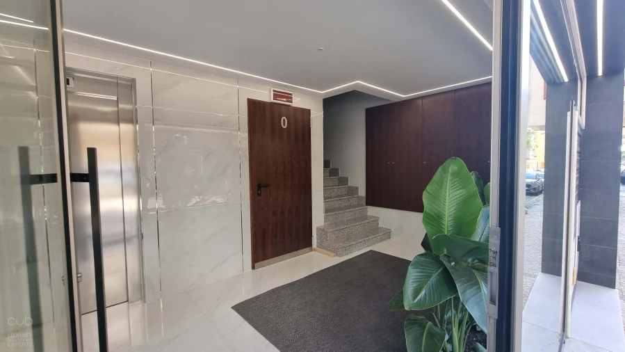 Apartamento T5 para Venda em Costa da Caparica Foto 19