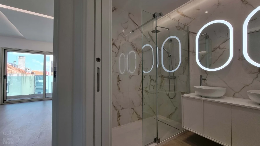 Apartamento T5 para Venda em Costa da Caparica Foto 9