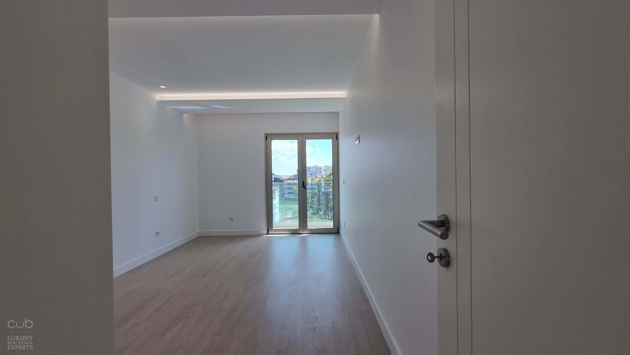 Apartamento T5 para Venda em Costa da Caparica Foto 10