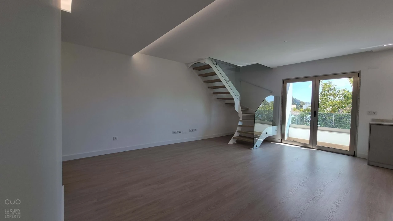 Apartamento T5 para Venda em Costa da Caparica Foto 4