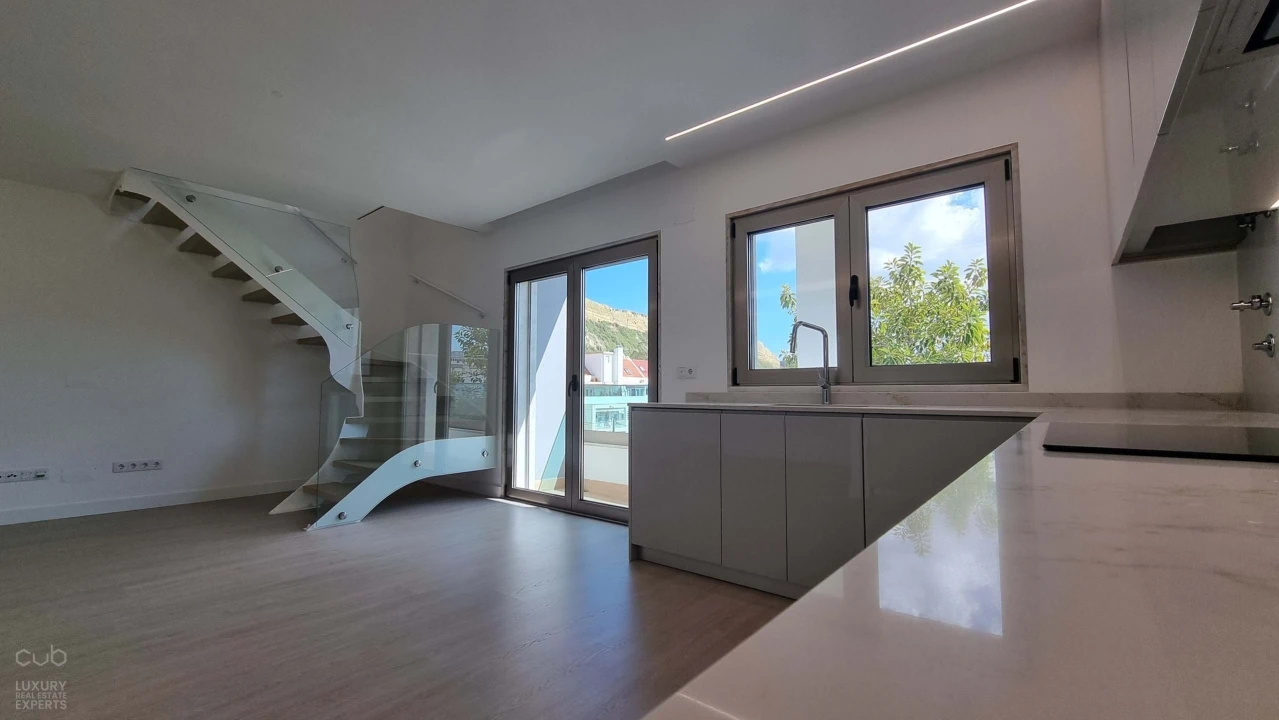 Apartamento T5 para Venda em Costa da Caparica Foto 18