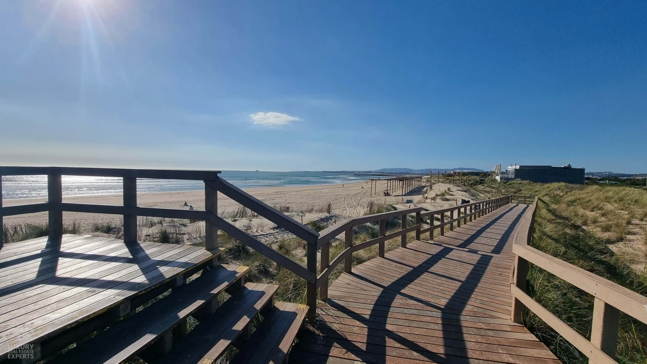 Apartamento T5 para Venda em Costa da Caparica Foto 22