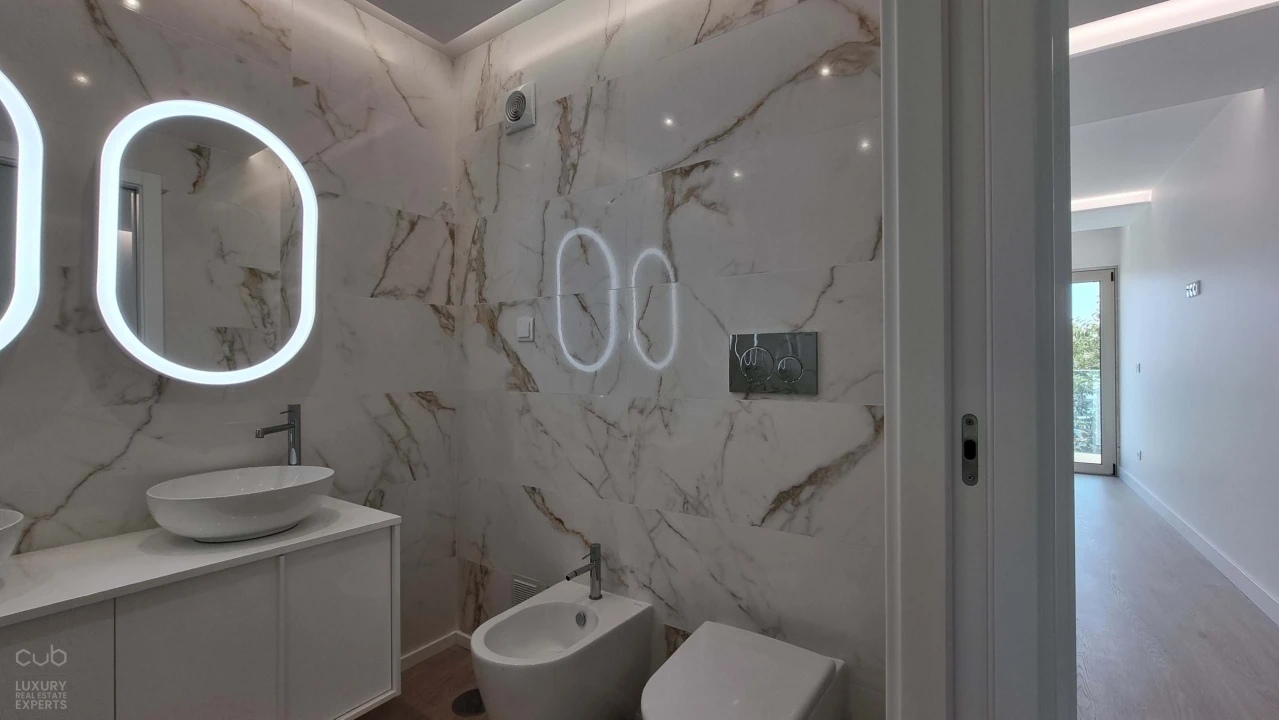 Apartamento T5 para Venda em Costa da Caparica Foto 8