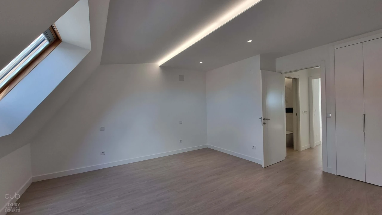 Apartamento T5 para Venda em Costa da Caparica Foto 17