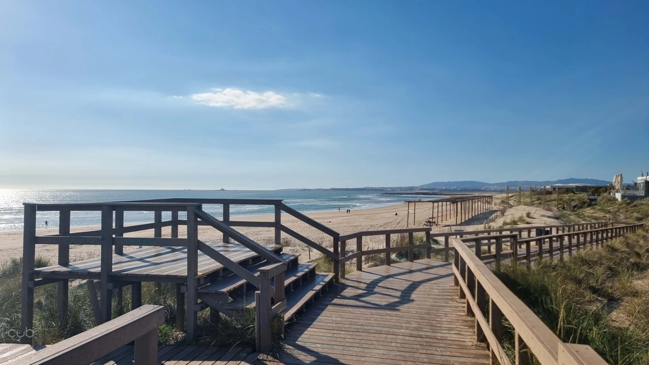 Apartamento T5 para Venda em Costa da Caparica Foto 2