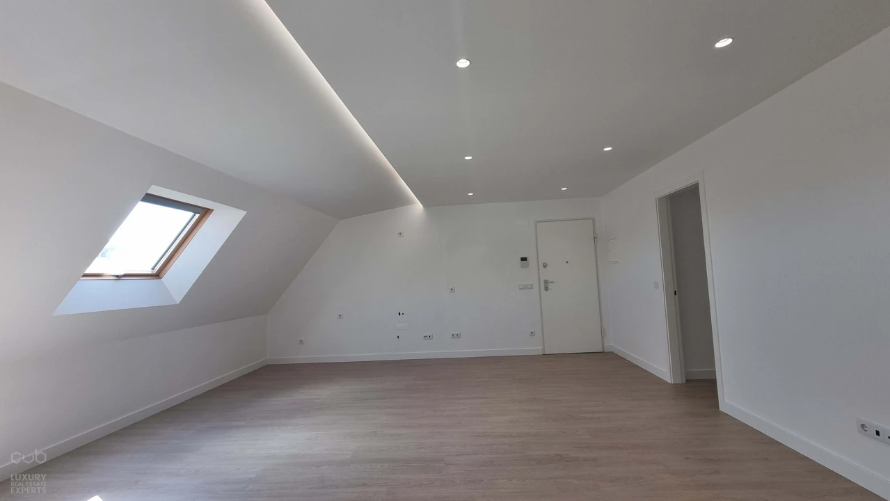 Apartamento T5 para Venda em Costa da Caparica Foto 11