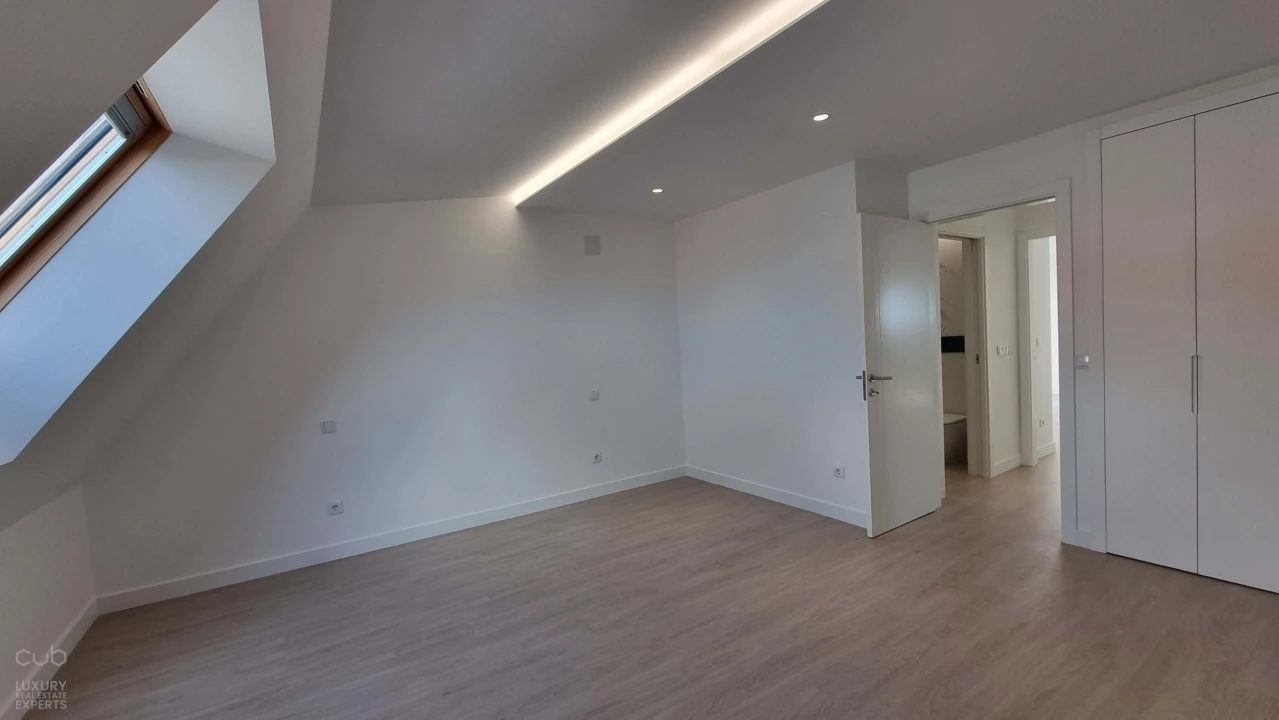 Apartamento T5 para Venda em Costa da Caparica Foto 16