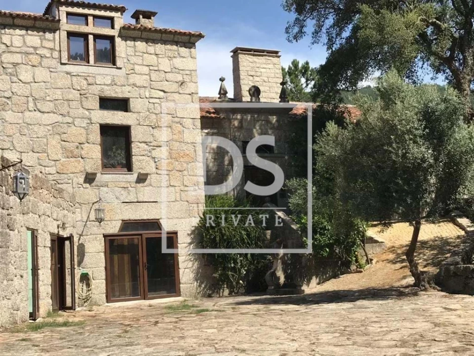 Quinta T9 para Venda em Santa Clara de Louredo Foto 3