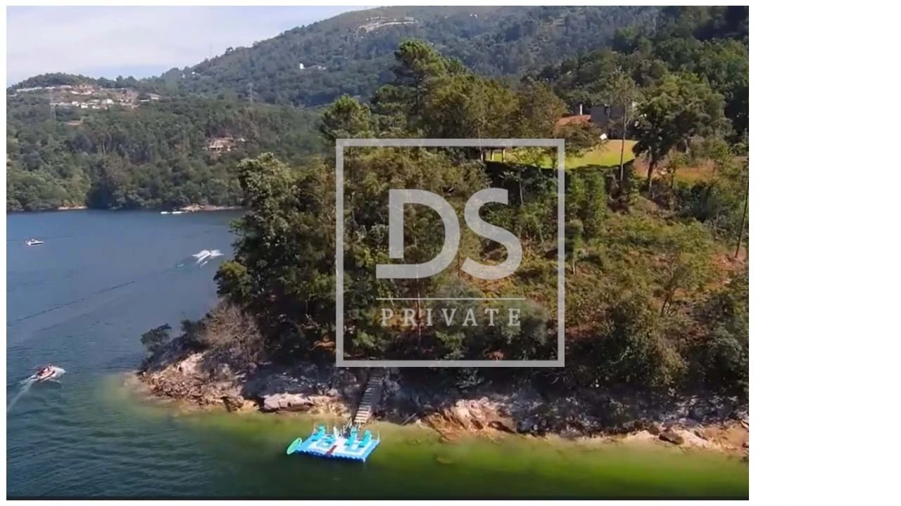 Quinta T9 para Venda em Santa Clara de Louredo Foto 1