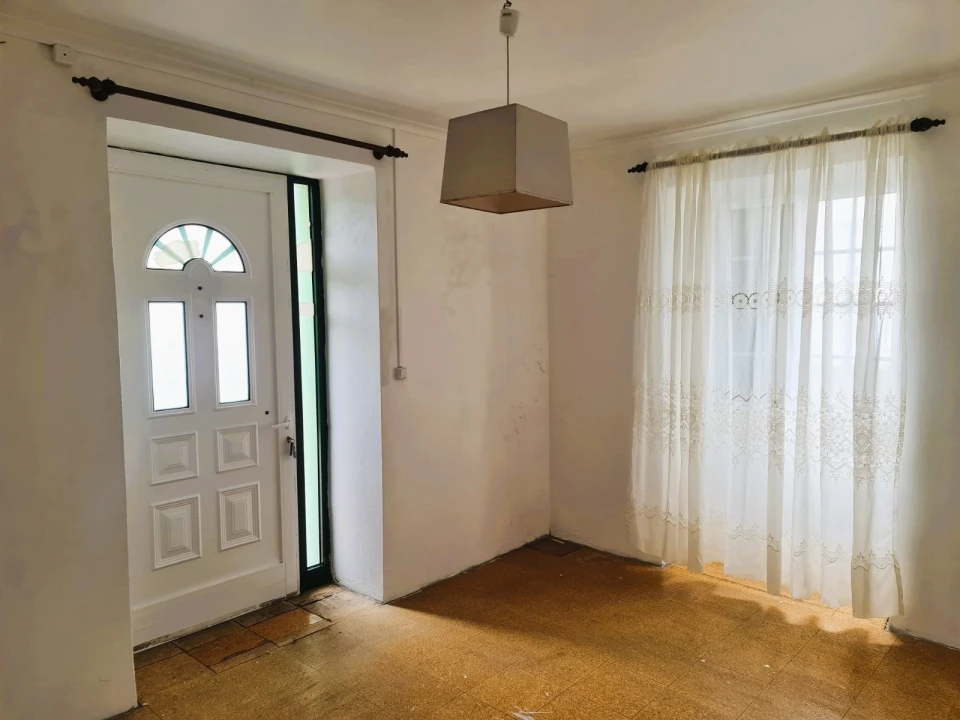 Moradia T5 para Venda em Lajes do Pico Foto 4