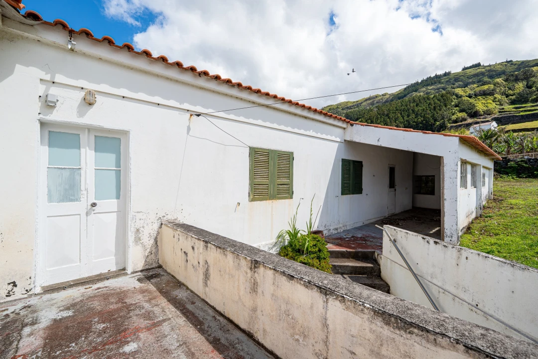 Moradia T5 para Venda em Lajes do Pico Foto 24