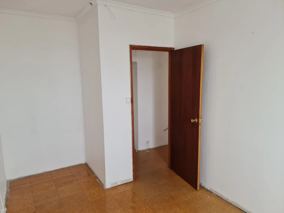 Moradia T5 para Venda em Lajes do Pico Foto 8