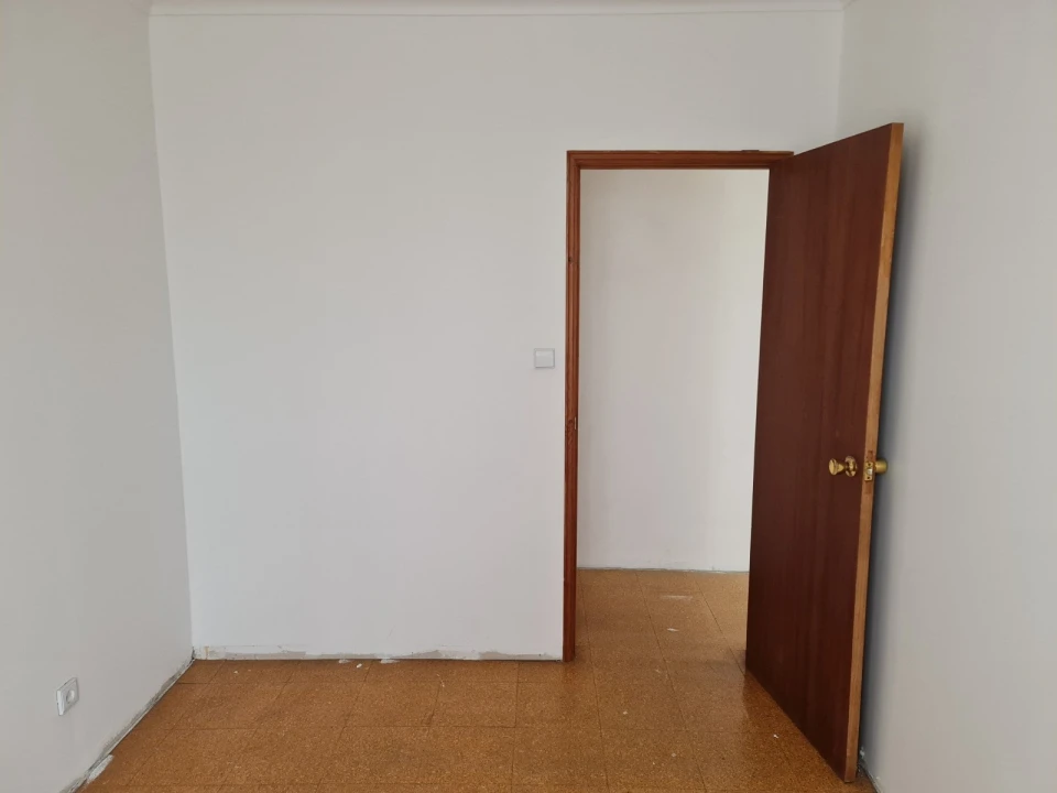 Moradia T5 para Venda em Lajes do Pico Foto 6