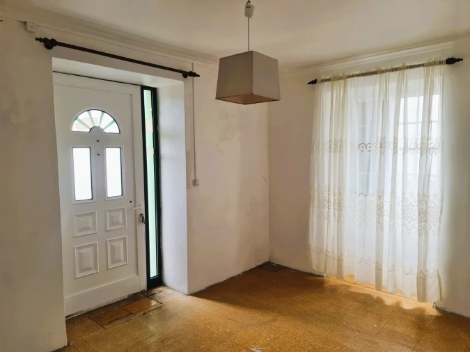 Moradia T5 para Venda em Lajes do Pico Foto 4